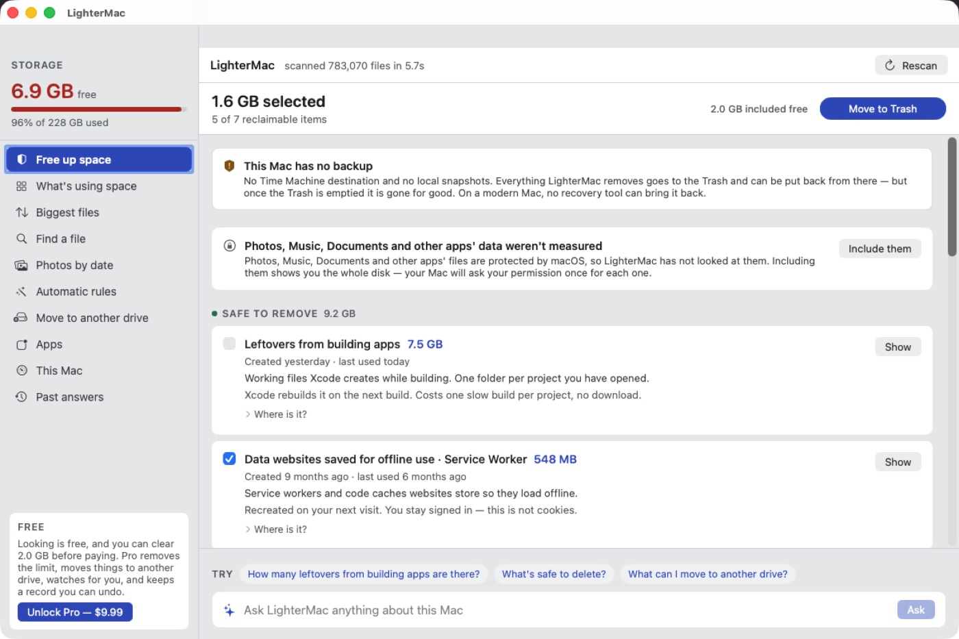 LighterMac on a Mac with 6.9 GB free: Xcode build leftovers of 7.5 GB and saved website data, each explained, with a warning that this Mac has no backup